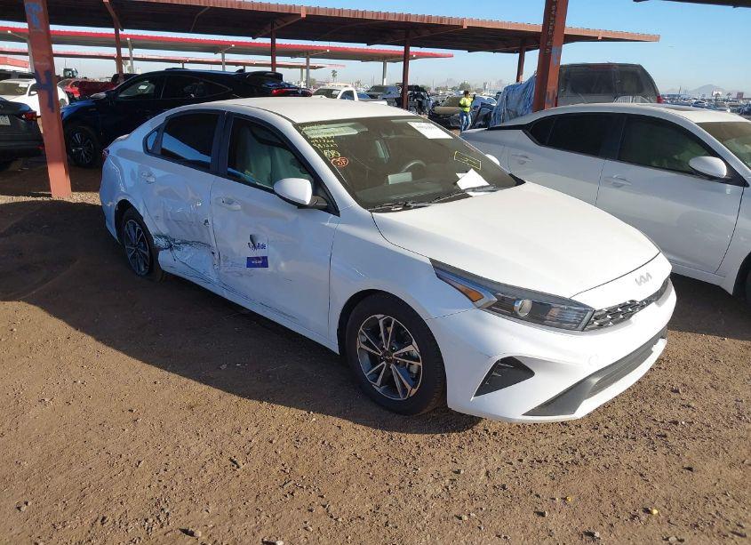 2022 Kia Forte LXS (VIN 3KPF24AD8NE441726) main photo