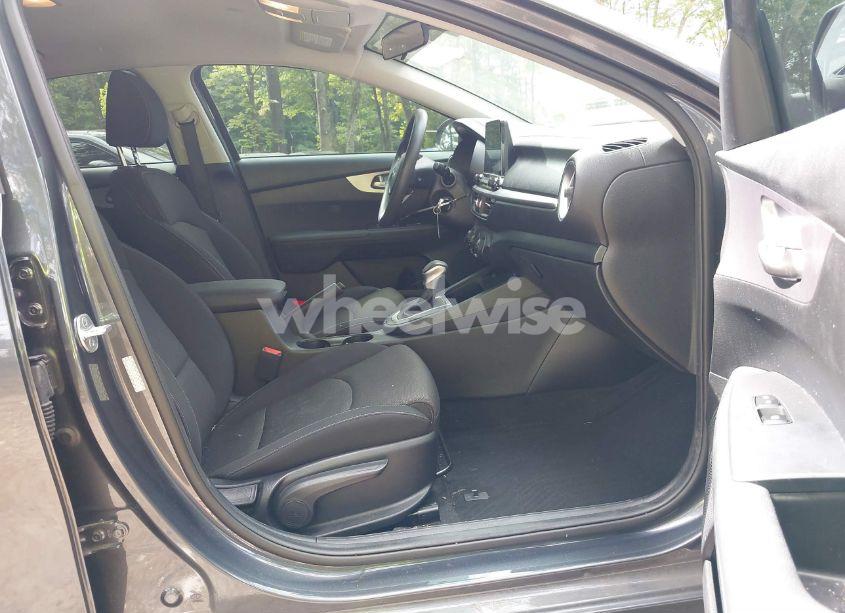 Photo 5 of 2022 Kia Forte LXS (VIN 3KPF24AD8NE467064)