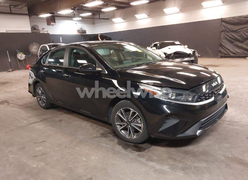 2023 Kia Forte LXS (VIN 3KPF24AD8PE538282) main photo