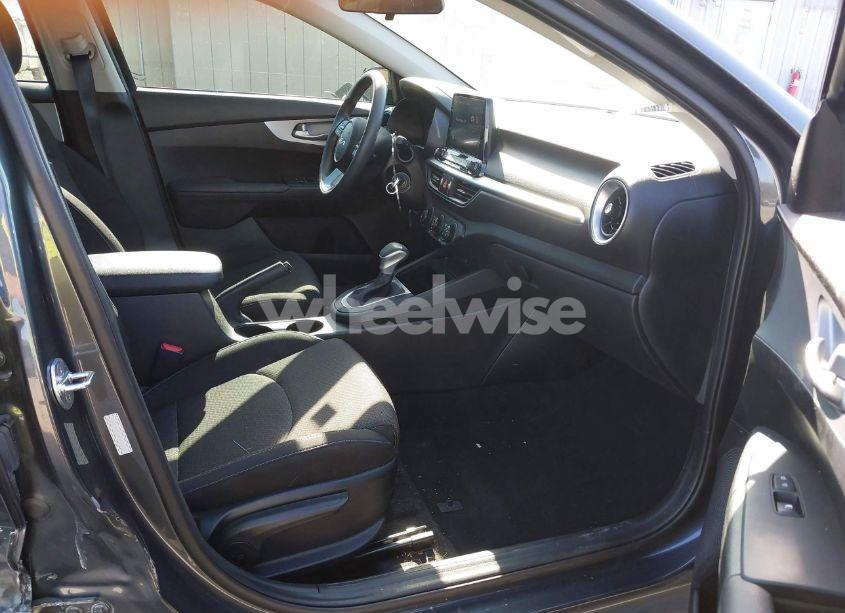 Photo 5 of 2023 Kia Forte LXS (VIN 3KPF24AD8PE585604)