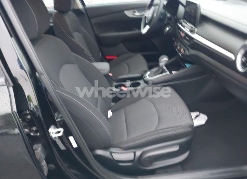 Photo 5 of 2023 Kia Forte LXS (VIN 3KPF24AD8PE605138)