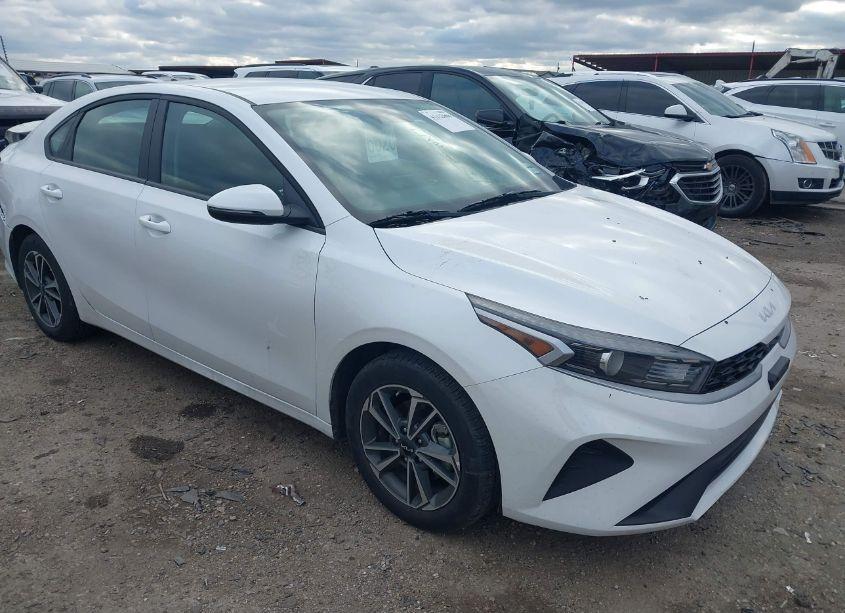 2023 Kia Forte LXS (VIN 3KPF24AD8PE637765) main photo