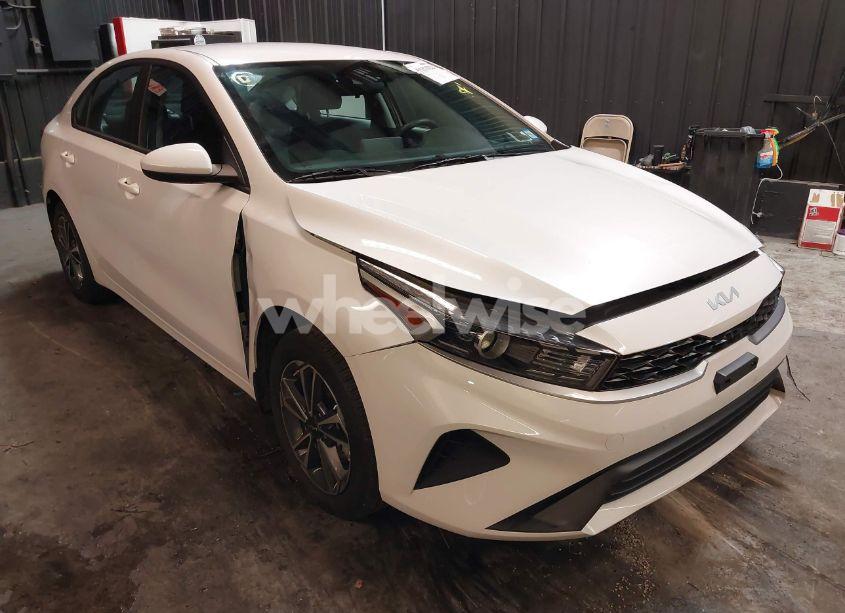 2023 Kia Forte LXS (VIN 3KPF24AD8PE639337) main photo