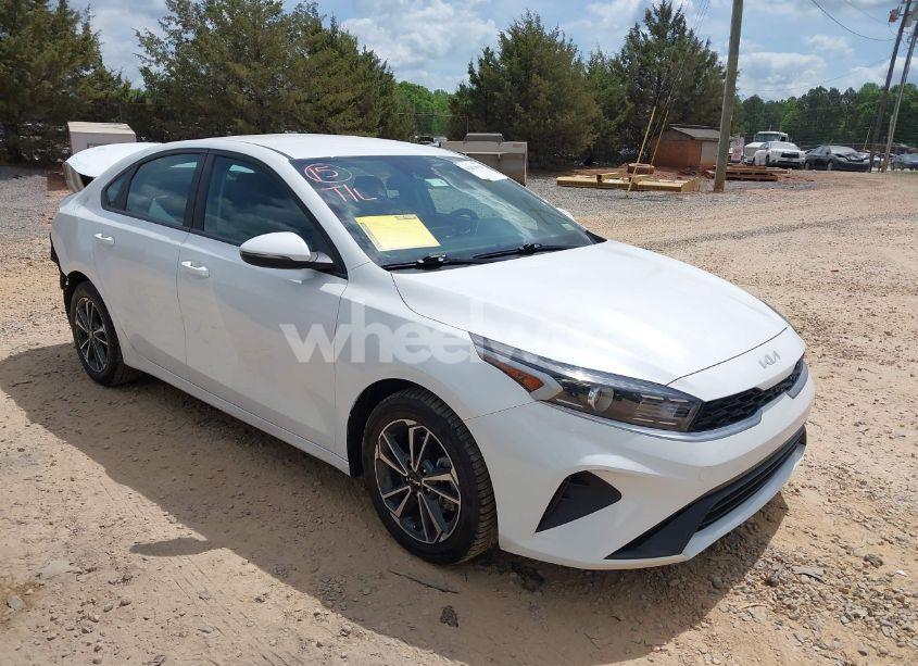 2023 Kia Forte LXS (VIN 3KPF24AD8PE660592) main photo