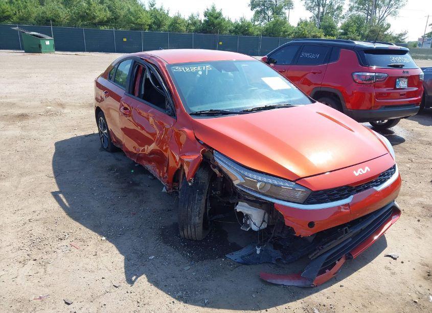 2024 Kia Forte LXS (VIN 3KPF24AD8RE712726) main photo