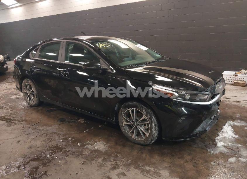 2024 Kia Forte LXS (VIN 3KPF24AD8RE719191) main photo