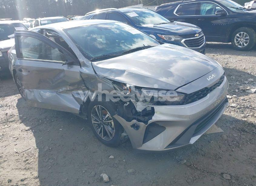 2024 Kia Forte LXS (VIN 3KPF24AD8RE722804) main photo