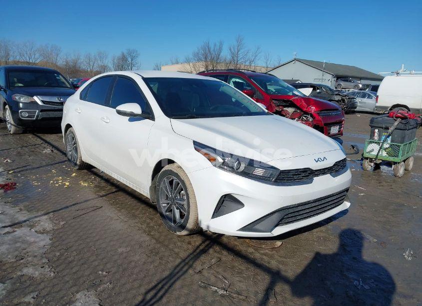 2024 Kia Forte LXS (VIN 3KPF24AD8RE732460) main photo