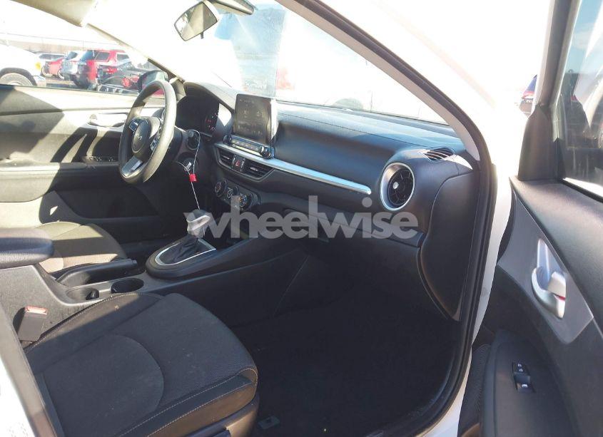 Photo 5 of 2024 Kia Forte LXS (VIN 3KPF24AD8RE732460)