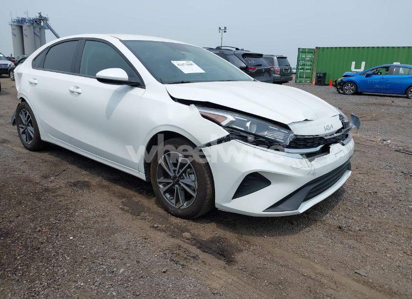 2024 Kia Forte LXS (VIN 3KPF24AD8RE742602) main photo