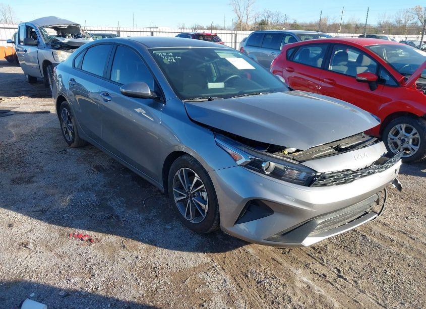 2024 Kia Forte LXS (VIN 3KPF24AD8RE747198) main photo