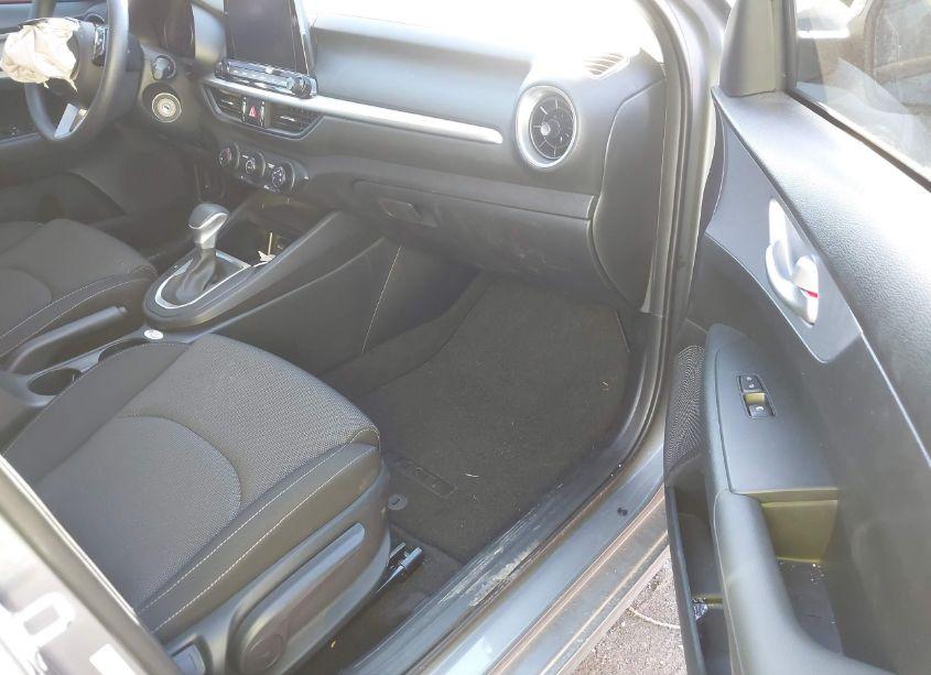 Photo 5 of 2024 Kia Forte LXS (VIN 3KPF24AD8RE747198)