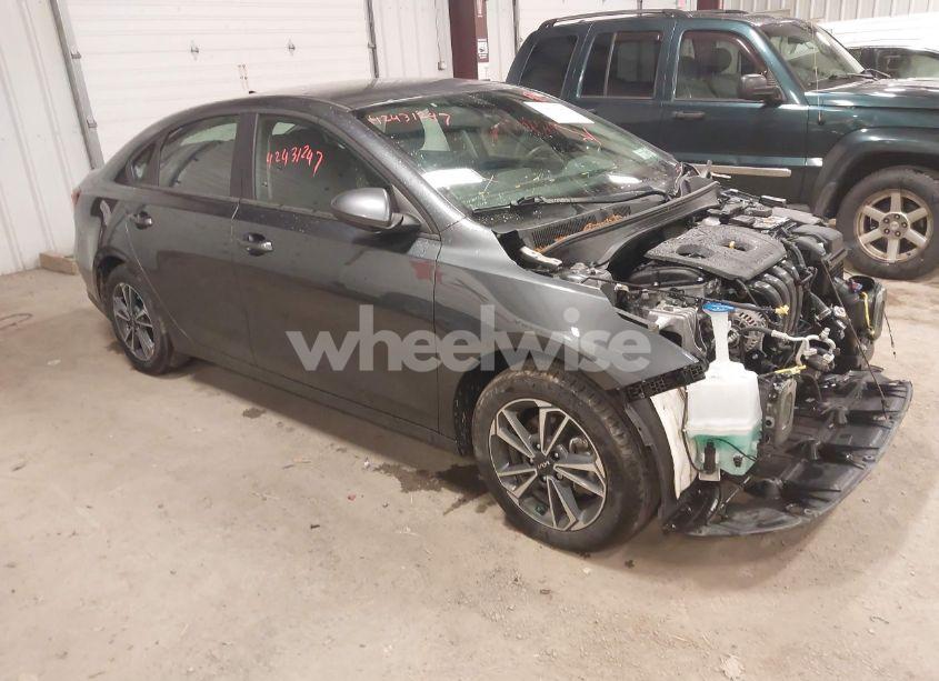 2024 Kia Forte LXS (VIN 3KPF24AD8RE760114) main photo
