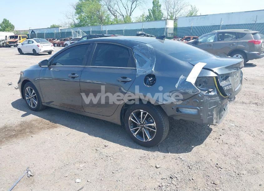 Photo 3 of 2024 Kia Forte LXS (VIN 3KPF24AD8RE762302)