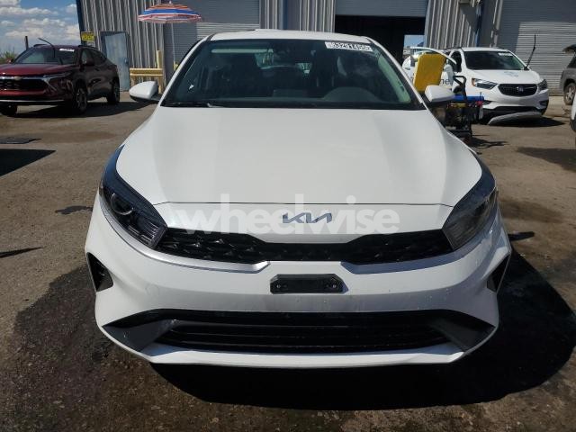 Photo 5 of 2024 KIA FORTE LX (VIN 3KPF24AD8RE765748)