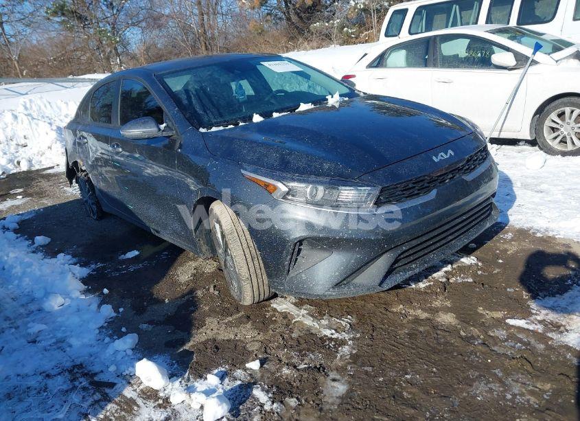 2024 Kia Forte LXS (VIN 3KPF24AD8RE773123) main photo