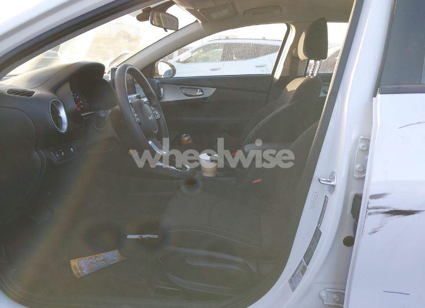 Photo 5 of 2024 Kia Forte LXS (VIN 3KPF24AD8RE795686)