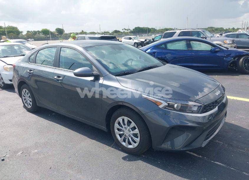 2024 Kia Forte LX (VIN 3KPF24AD8RE822160) main photo