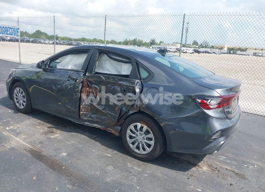 Photo 3 of 2024 Kia Forte LX (VIN 3KPF24AD8RE822160)