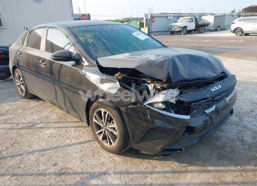 2024 Kia Forte LXS (VIN 3KPF24AD8RE824815) main photo