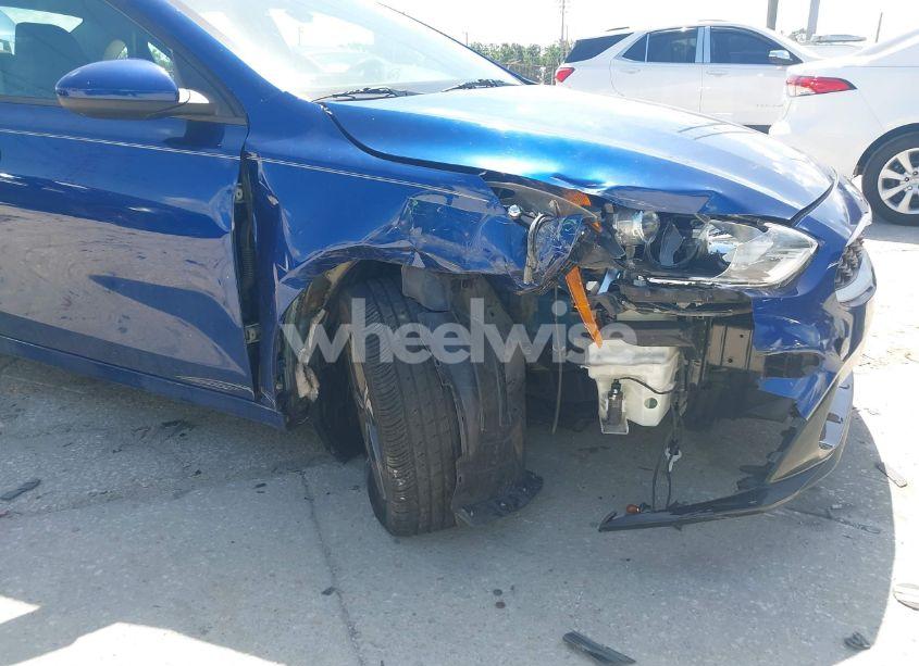 Photo 6 of 2019 Kia Forte LXS (VIN 3KPF24AD9KE006337)