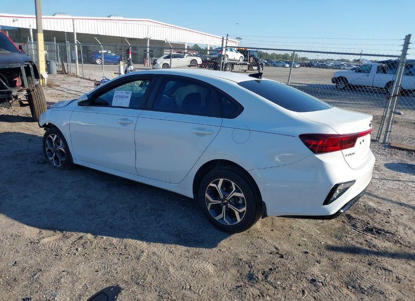 Photo 3 of 2019 Kia Forte LXS (VIN 3KPF24AD9KE042190)