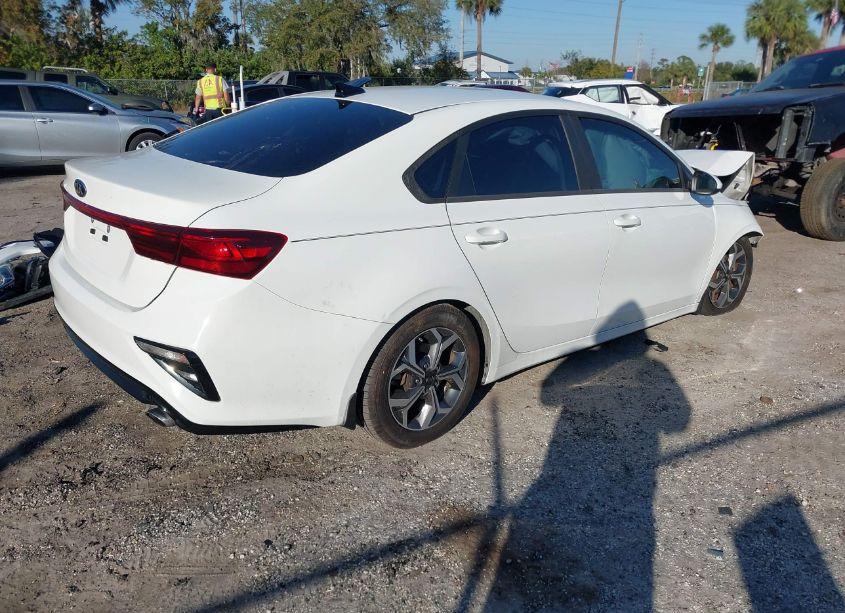 Photo 4 of 2019 Kia Forte LXS (VIN 3KPF24AD9KE042190)