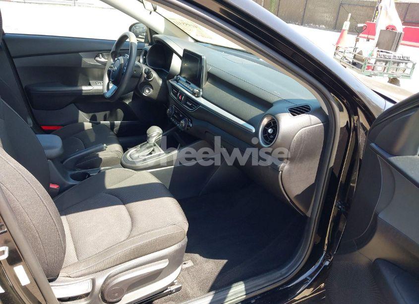 Photo 5 of 2019 Kia Forte LXS (VIN 3KPF24AD9KE070247)