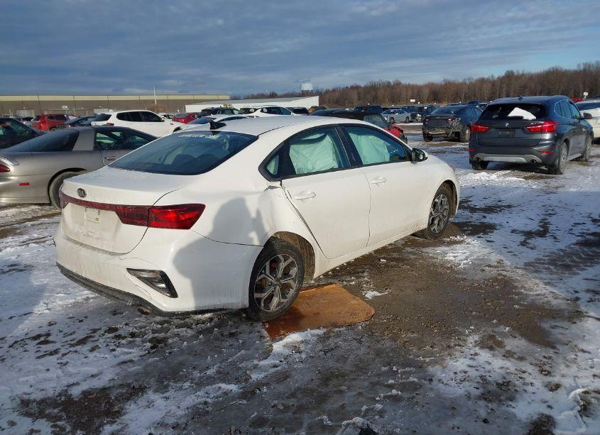 Photo 4 of 2019 Kia Forte LXS (VIN 3KPF24AD9KE077232)