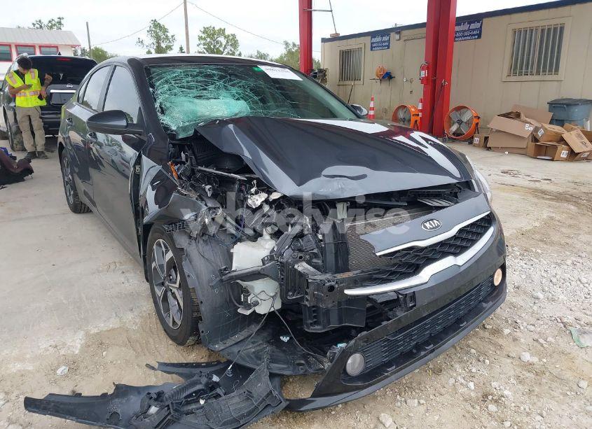 2020 Kia Forte LXS (VIN 3KPF24AD9LE170902) main photo