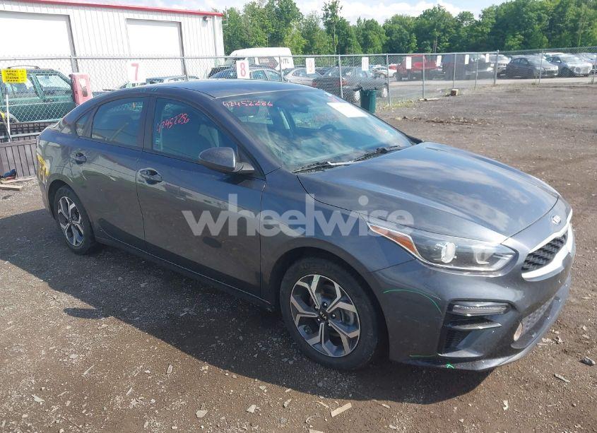 2021 Kia Forte LXS (VIN 3KPF24AD9ME274324) main photo