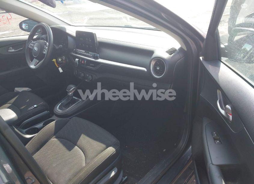 Photo 5 of 2021 Kia Forte LXS (VIN 3KPF24AD9ME274324)