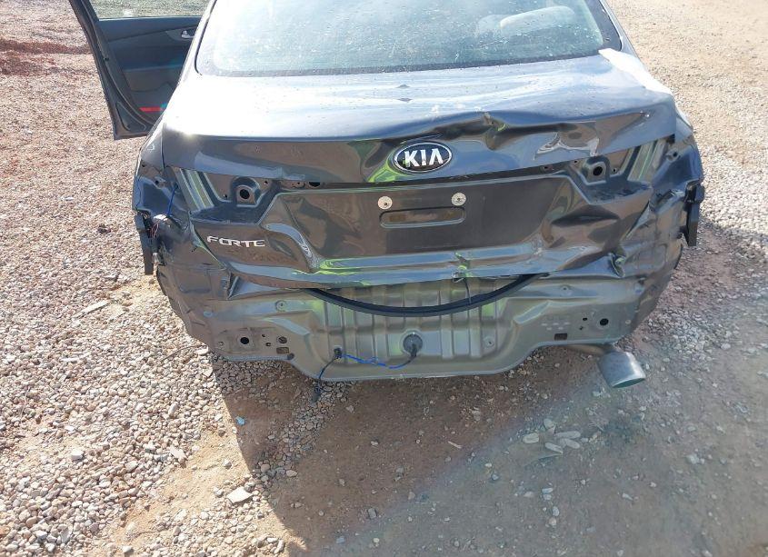 Photo 6 of 2021 Kia Forte LXS (VIN 3KPF24AD9ME284920)