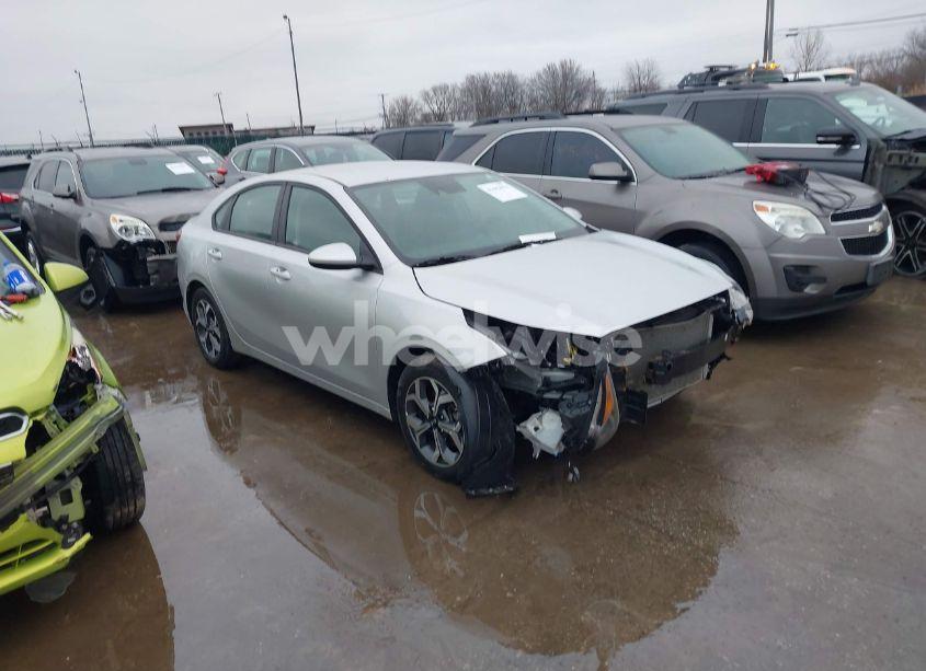 2021 Kia Forte LXS (VIN 3KPF24AD9ME300758) main photo