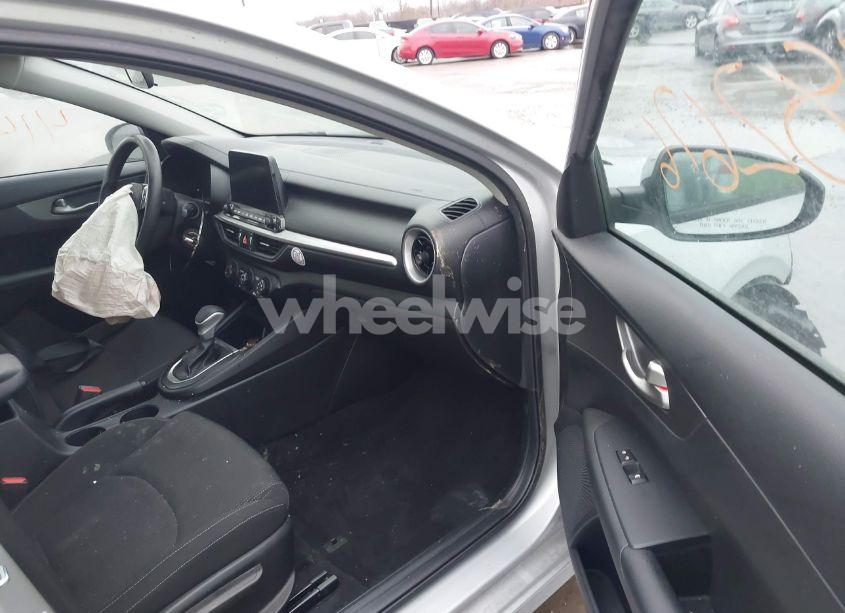 Photo 5 of 2021 Kia Forte LXS (VIN 3KPF24AD9ME300758)