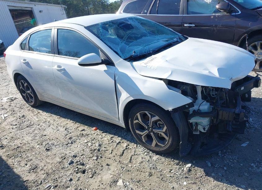 2021 Kia Forte LXS (VIN 3KPF24AD9ME311548) main photo