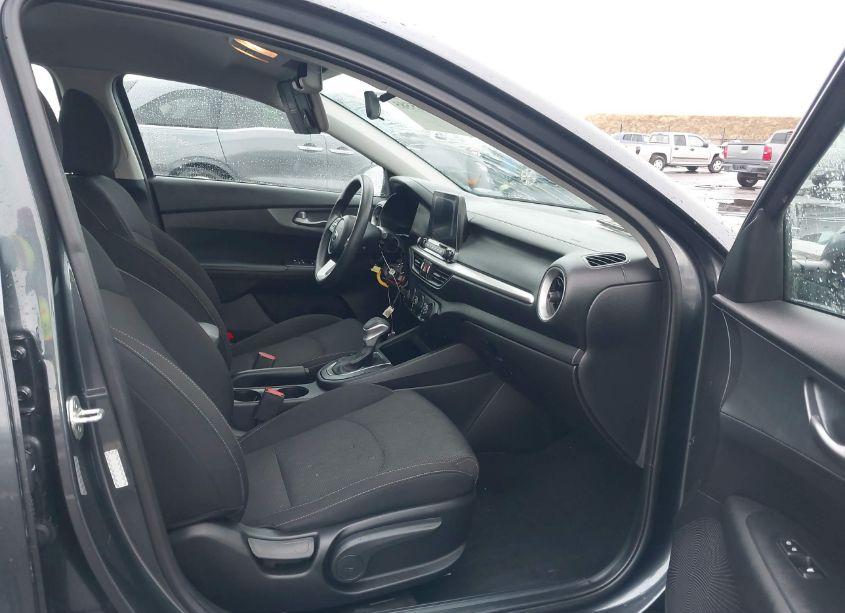 Photo 5 of 2021 Kia Forte LXS (VIN 3KPF24AD9ME311646)