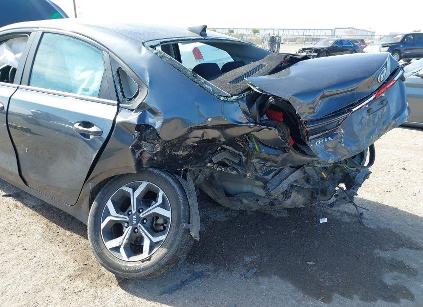 Photo 6 of 2021 Kia Forte LXS (VIN 3KPF24AD9ME314613)