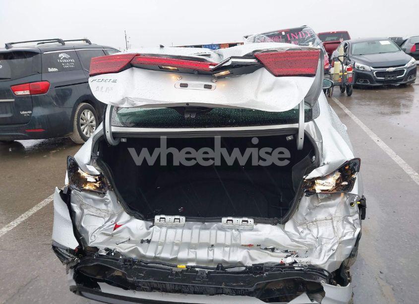 Photo 6 of 2021 Kia Forte LXS (VIN 3KPF24AD9ME327281)