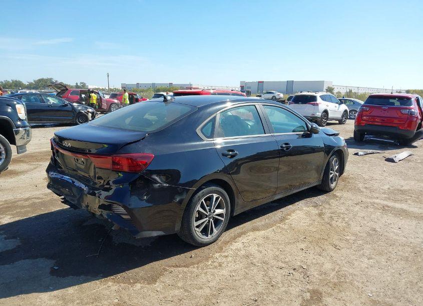 Photo 4 of 2022 Kia Forte LXS (VIN 3KPF24AD9NE425325)