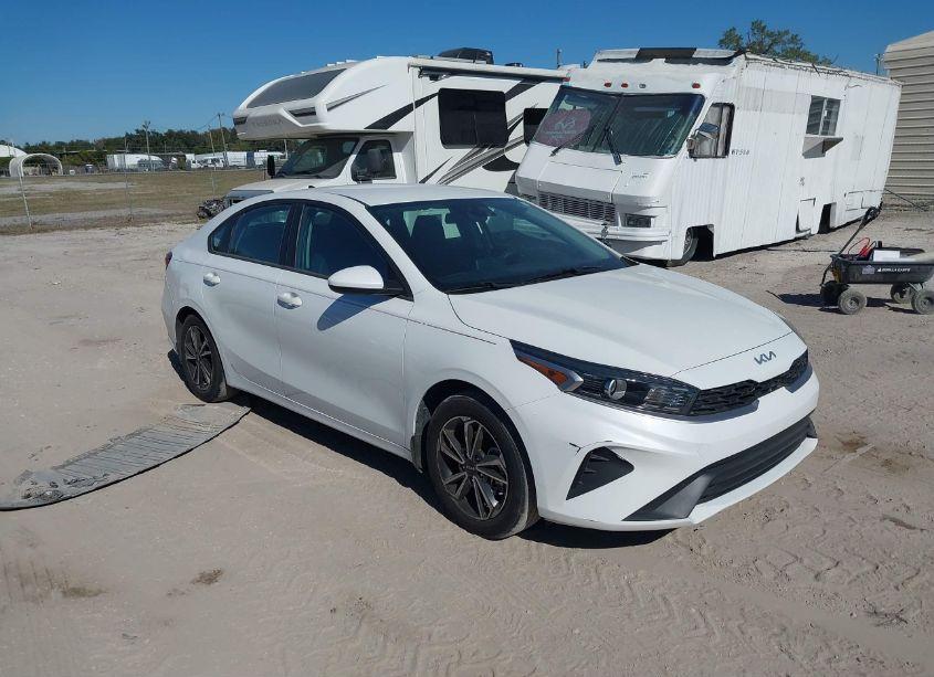 2022 Kia Forte LXS (VIN 3KPF24AD9NE430654) main photo