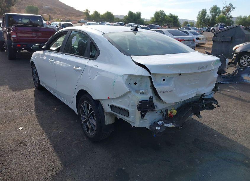 Photo 3 of 2022 Kia Forte LXS (VIN 3KPF24AD9NE433540)