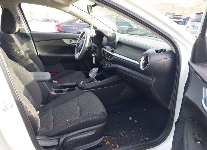 Photo 5 of 2022 Kia Forte LXS (VIN 3KPF24AD9NE433540)