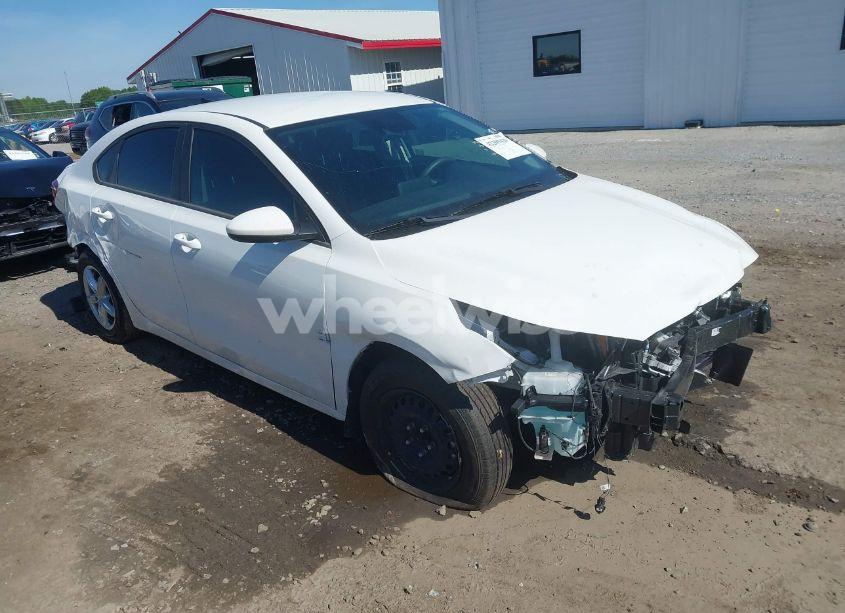2022 Kia Forte FE (VIN 3KPF24AD9NE447972) main photo