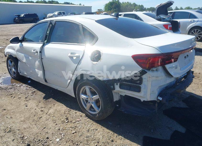 Photo 3 of 2022 Kia Forte FE (VIN 3KPF24AD9NE447972)