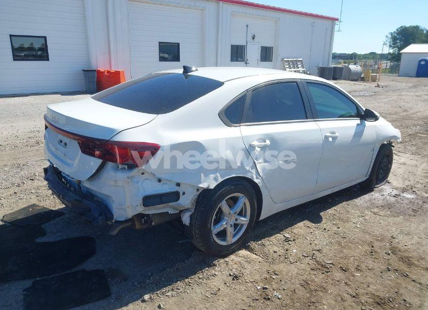 Photo 4 of 2022 Kia Forte FE (VIN 3KPF24AD9NE447972)