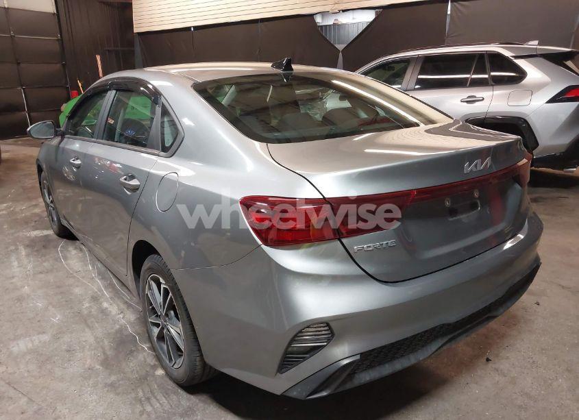 Photo 3 of 2022 Kia Forte LXS (VIN 3KPF24AD9NE457692)