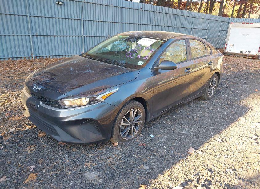 Photo 2 of 2022 Kia Forte LXS (VIN 3KPF24AD9NE496265)