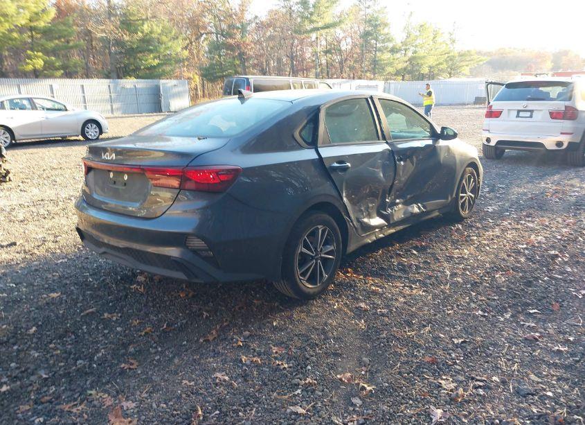 Photo 4 of 2022 Kia Forte LXS (VIN 3KPF24AD9NE496265)