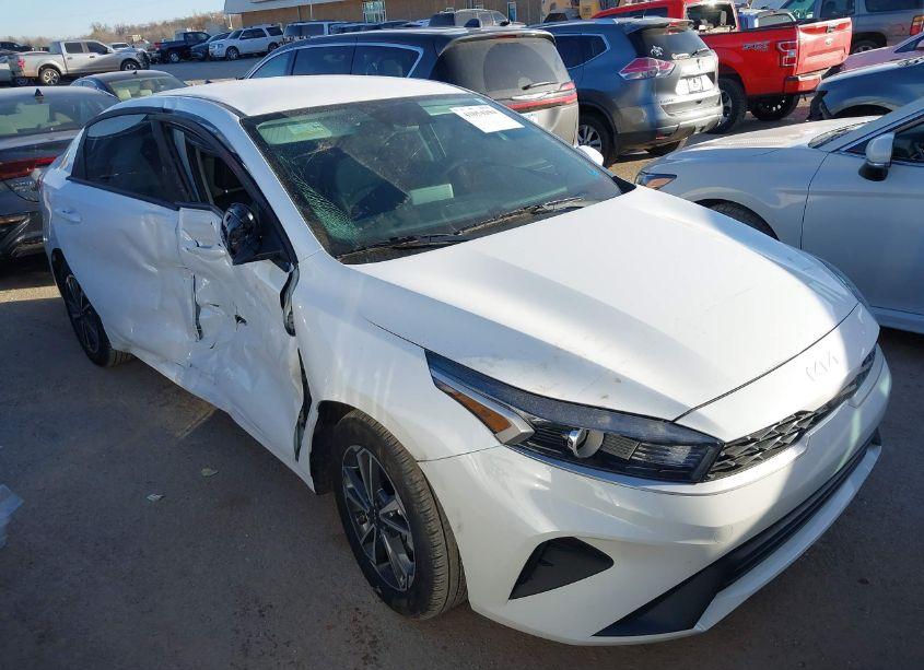 2024 Kia Forte LXS (VIN 3KPF24AD9RE716915) main photo
